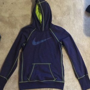 Women’s NIKE therma-fit sweatshirt adult small